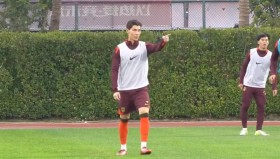 半岛体育-篮球比赛中的“延迟反击”战术是否对阵地防守构成有效干扰